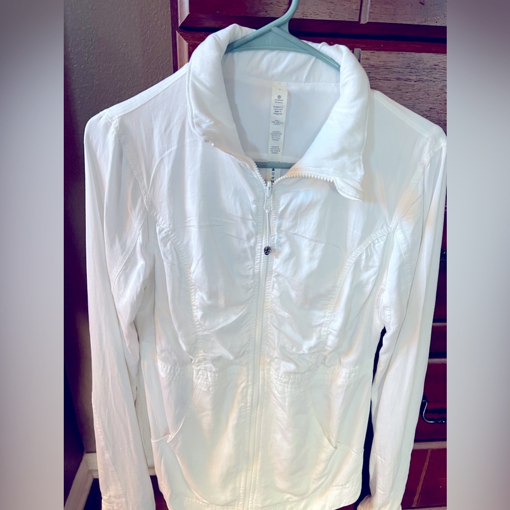 Lulu lemon jacket size 6
